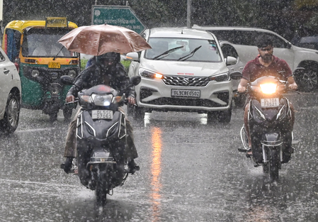दिल्ली-एनसीआर में मानसून जारी, 24 अगस्त तक हल्की से मध्यम बारिश का पूर्वानुमान दिल्ली-एनसीआर में मानसून जारी, 24 अगस्त तक हल्की से मध्यम बारिश का पूर्वानुमान