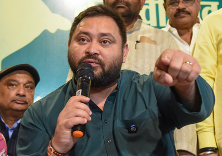 तेजस्वी यादव का एनडीए सरकार पर आरोप, कहा-बिहार की राजकोषीय स्थिति बेहद खराब, भारी कर्ज में डूबा राज्य तेजस्वी यादव का एनडीए सरकार पर आरोप, कहा-बिहार की राजकोषीय स्थिति बेहद खराब, भारी कर्ज में डूबा राज्य