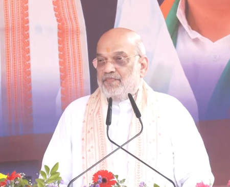 सिलीगुड़ी में अमित शाह का ममता सरकार पर हमला, बोले-घुसपैठ रोकना जरूरी, बीएसएफ को जमीन देने में हुई देरी सिलीगुड़ी में अमित शाह का ममता सरकार पर हमला, बोले-घुसपैठ रोकना जरूरी, बीएसएफ को जमीन देने में हुई देरी