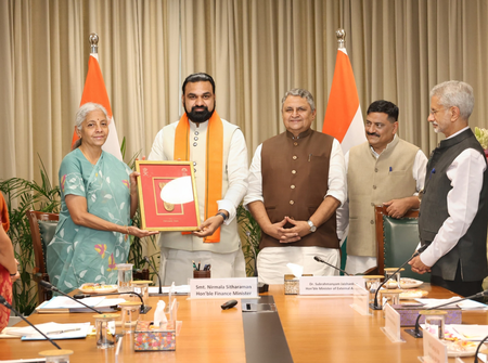 सीएम सम्राट चौधरी ने वित्त मंत्री और विदेश मंत्री से की मुलाकात, बिहार के विकास पर हुई बात सीएम सम्राट चौधरी ने वित्त मंत्री और विदेश मंत्री से की मुलाकात, बिहार के विकास पर हुई बात