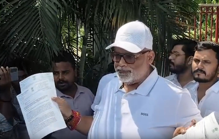 छात्रों के मुद्दे पर राज्यपाल से मिले पप्पू यादव, कहा- राहुल गांधी को आंच आई तो चली जाएगी सरकार छात्रों के मुद्दे पर राज्यपाल से मिले पप्पू यादव, कहा- राहुल गांधी को आंच आई तो चली जाएगी सरकार