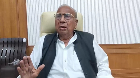 तेलंगाना के विकास पर राजनीति न हो, सीएम रेवंत रेड्डी का अमेरिका दौरा जल्द हो बहाल वी. हनुमंत राव तेलंगाना के विकास पर राजनीति न हो, सीएम रेवंत रेड्डी का अमेरिका दौरा जल्द हो बहाल वी. हनुमंत राव