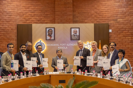कंडला ग्रीन हाइड्रोजन कॉन्क्लेव 2026 का आयोजन, भारत के पहले 1 मेगावाट ग्रीन हाइड्रोजन प्लांट के प्रतिनिधियों ने किया दौरा कंडला ग्रीन हाइड्रोजन कॉन्क्लेव 2026 का आयोजन, भारत के पहले 1 मेगावाट ग्रीन हाइड्रोजन प्लांट के प्रतिनिधियों ने किया दौरा
