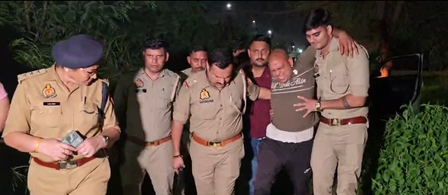 उत्तर प्रदेश हापुड़ पुलिस ने गौरव हत्याकांड में 25 हजार के इनामी को मुठभेड़ के बाद किया गिरफ्तार उत्तर प्रदेश हापुड़ पुलिस ने गौरव हत्याकांड में 25 हजार के इनामी को मुठभेड़ के बाद किया गिरफ्तार