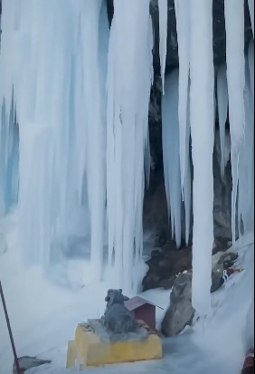 उत्तराखंड में है छोटा अमरनाथ, सर्दियों में खुद बनता है बर्फ का शिवलिंग, जानें टिम्मरसैंण गुफा का रहस्य उत्तराखंड में है छोटा अमरनाथ, सर्दियों में खुद बनता है बर्फ का शिवलिंग, जानें टिम्मरसैंण गुफा का रहस्य