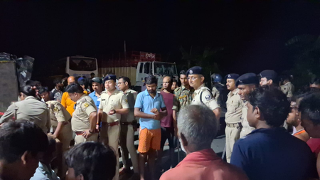 बिहार में तेज रफ्तार बस का कहर, पांच लोगों की मौके पर मौत, कई घायल बिहार में तेज रफ्तार बस का कहर, पांच लोगों की मौके पर मौत, कई घायल