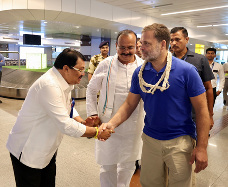 पुणे एयरपोर्ट पर राहुल गांधी का स्वागत, छात्रों की गूंज कार्यक्रम को करेंगे संबोधित
