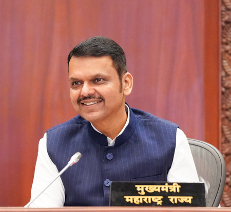 महाराष्ट्र सीएम फडणवीस के संवेदनशील फैसले से पुलिस डॉग्स का रिटायरमेंट के बाद भटकना बंद होगा महाराष्ट्र सीएम फडणवीस के संवेदनशील फैसले से पुलिस डॉग्स का रिटायरमेंट के बाद भटकना बंद होगा