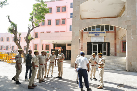 राजस्थान राष्ट्रीय राजपूत करणी सेना के पूर्व अध्यक्ष की पत्नी को मिली जान से मारने की धमकी राजस्थान राष्ट्रीय राजपूत करणी सेना के पूर्व अध्यक्ष की पत्नी को मिली जान से मारने की धमकी