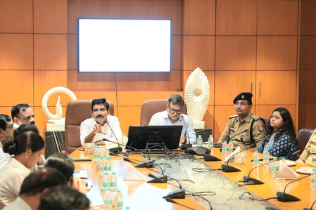 यूपी इंटरनेशनल ट्रेड शो की तैयारियों को लेकर प्रशासन ने कसी कमर, यातायात से लेकर सुरक्षा तक की समीक्षा