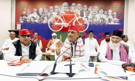 वंदे मातरम में उलझाकर महंगाई-बेरोजगारी से ध्यान भटका रही सरकार, चुनाव सपा और भाजपा के बीच ही होगा अखिलेश यादव