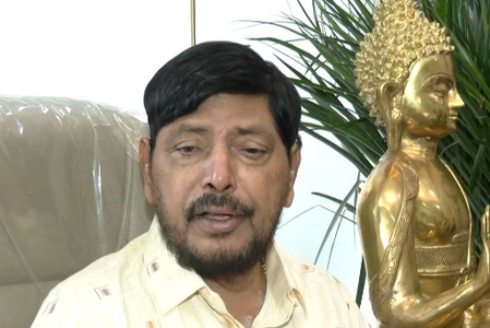 आरक्षण हटाने की मांग करने वाले देशद्रोही और संविधान विरोधी  रामदास आठवले
