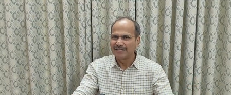 टीएमसी के बागी सांसदों की सदस्यता खारिज हो, इस्तीफा देकर फिर चुनाव लड़ें अधीर रंजन टीएमसी के बागी सांसदों की सदस्यता खारिज हो, इस्तीफा देकर फिर चुनाव लड़ें अधीर रंजन