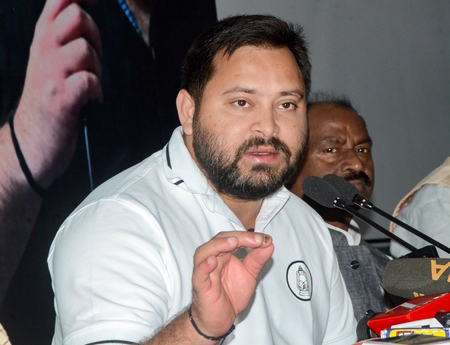 बिहार तेजस्वी यादव का सरकार पर निशाना, बोले- चोर चोरी से जाए, सीनाजोरी से न जाए बिहार तेजस्वी यादव का सरकार पर निशाना, बोले- चोर चोरी से जाए, सीनाजोरी से न जाए