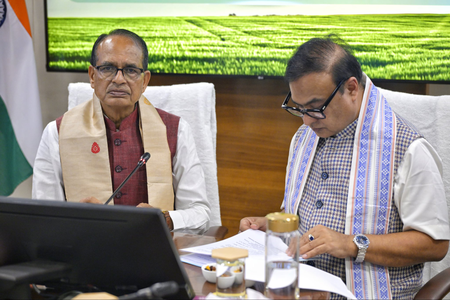 दिल्ली में केंद्रीय मंत्री शिवराज से मिले असम के सीएम सरमा, कृषि एवं ग्रामीण विकास को लेकर हुई चर्चा दिल्ली में केंद्रीय मंत्री शिवराज से मिले असम के सीएम सरमा, कृषि एवं ग्रामीण विकास को लेकर हुई चर्चा
