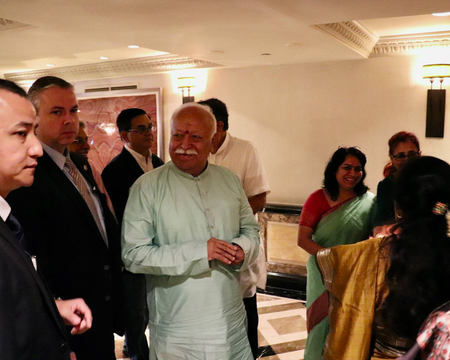 अमेरिका पहुंचे आरएसएस प्रमुख मोहन भागवत, न्यूयॉर्क में आयोजित कार्यक्रम को करेंगे संबोधित अमेरिका पहुंचे आरएसएस प्रमुख मोहन भागवत, न्यूयॉर्क में आयोजित कार्यक्रम को करेंगे संबोधित