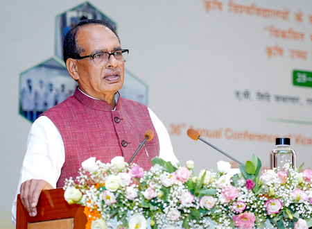 शिवराज सिंह चौहान ने राज्यों की अधिक भागीदारी के माध्यम से कृषि विज्ञान केंद्रों को मजबूत करने के लिए कार्य योजना की समीक्षा की शिवराज सिंह चौहान ने राज्यों की अधिक भागीदारी के माध्यम से कृषि विज्ञान केंद्रों को मजबूत करने के लिए कार्य योजना की समीक्षा की
