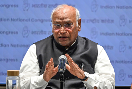 नेपाल बाढ़ त्रासदी पर मल्लिकार्जुन खड़गे ने जताया दुख, लापता भारतीयों को लेकर केंद्र से त्वरित कार्रवाई की मांग