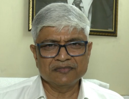 यूपी में छात्राओं को स्कूटी देना चुनावी दिखावा, साढ़े नौ साल क्या किया राजेंद्र गौतम
