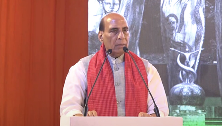आज भारत की बेटियां फाइटर एयरक्राफ्ट में बैठकर देश की रक्षा कर रहीं राजनाथ सिंह