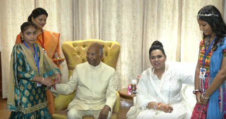 पूर्व राष्ट्रपति रामनाथ कोविंद को बच्चों ने बांधी राखी, देशवासियों को दी शुभकामनाएं पूर्व राष्ट्रपति रामनाथ कोविंद को बच्चों ने बांधी राखी, देशवासियों को दी शुभकामनाएं