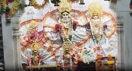 अयोध्या में धूमधाम से मना रक्षाबंधन, रामलला और लाल साहब को बांधी गईं राखियां, लगा 56 भोग अयोध्या में धूमधाम से मना रक्षाबंधन, रामलला और लाल साहब को बांधी गईं राखियां, लगा 56 भोग