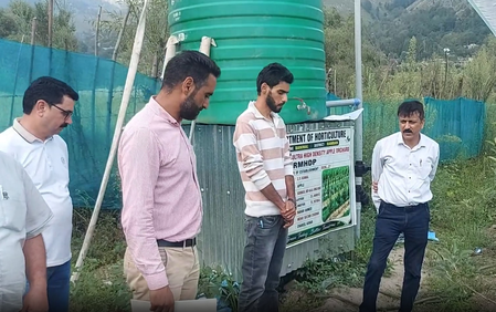 जम्मू-कश्मीर आरएमयूएचडी स्कीम से तैयार अल्ट्रा-हाई-डेंसिटी वाले सेब के बागों का अधिकारियों ने किया संयुक्त निरीक्षण