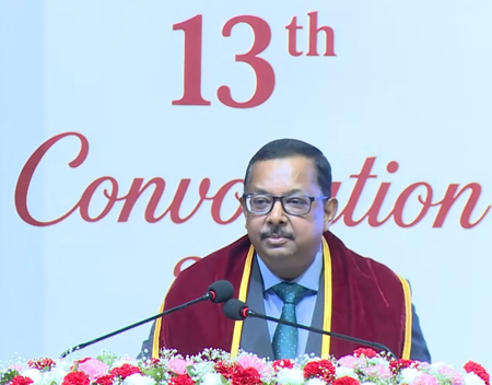 छात्रों को सवाल पूछने पर धमकाया नहीं जा सकता, असहिष्णुता संविधान के खिलाफ जस्टिस उज्ज्वल भुइयां