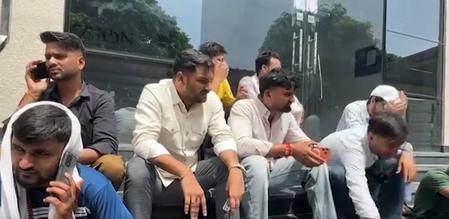 जयपुर में नीट-पीजी परीक्षा के दौरान बिजली गुल होने पर हंगामा, पूरे देश में री-एग्जाम की उठी मांग जयपुर में नीट-पीजी परीक्षा के दौरान बिजली गुल होने पर हंगामा, पूरे देश में री-एग्जाम की उठी मांग