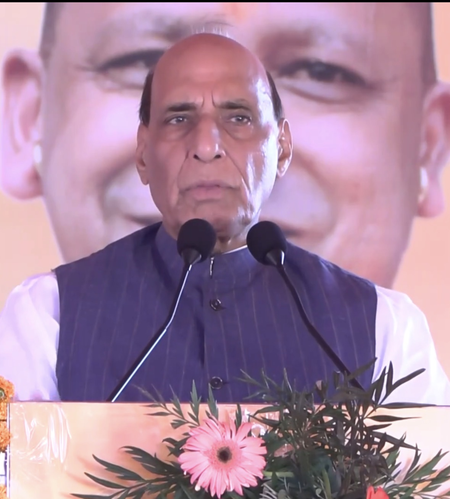 ऑपरेशन सिंदूर में महिला पायलटों और सैनिकों ने आतंकवाद के खिलाफ महत्वपूर्ण भूमिका निभाई  राजनाथ सिंह