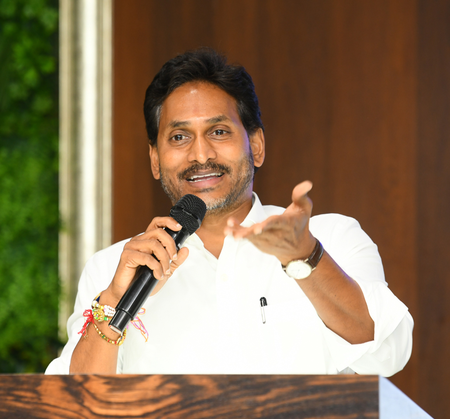 वेलिगोंडा प्रोजेक्ट का विजन और विकास वाईएसआर का था, वाईएसआरसीपी का सीएम नायडू पर हमला