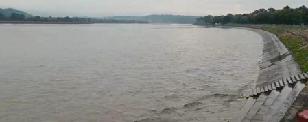बिहार में नदियों के जलस्तर में उतार-चढ़ाव जारी, कोसी-गंडक के बहाव में फिर बढ़ोतरी बिहार में नदियों के जलस्तर में उतार-चढ़ाव जारी, कोसी-गंडक के बहाव में फिर बढ़ोतरी