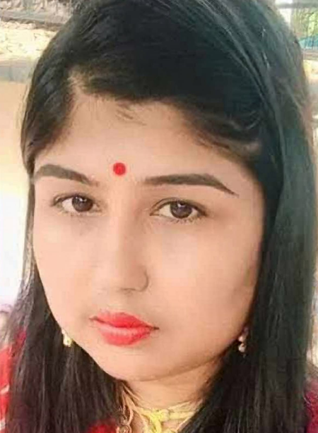 पश्चिम बंगाल के रामपुरहाट में पूर्व सीएम ममता बनर्जी की भतीजी अपने घर में फंदे से लटकी मिलीं पश्चिम बंगाल के रामपुरहाट में पूर्व सीएम ममता बनर्जी की भतीजी अपने घर में फंदे से लटकी मिलीं