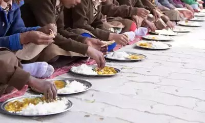 महाराष्ट्र चंद्रपुर में आश्रमशाला के भोजन में गिरी छिपकली, खाने के बाद 31 बच्चे हुए बीमार