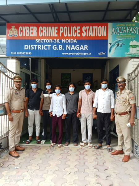 प्राइवेट लोन ऐप से कर्ज लेने वालों को अश्लील फोटो भेजकर ब्लैकमेल करने वाले छह साइबर अपराधी गिरफ्तार
