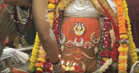 भाद्रपद पंचमी पर बाबा महाकाल का अलौकिक शृंगार, भस्म आरती में उमड़े श्रद्धालु भाद्रपद पंचमी पर बाबा महाकाल का अलौकिक शृंगार, भस्म आरती में उमड़े श्रद्धालु