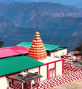 52 गढ़ों में से एक है पौड़ी का भैरव गढ़ी मंदिर, गोरखाओं को भी झेलनी पड़ी थी हार 52 गढ़ों में से एक है पौड़ी का भैरव गढ़ी मंदिर, गोरखाओं को भी झेलनी पड़ी थी हार