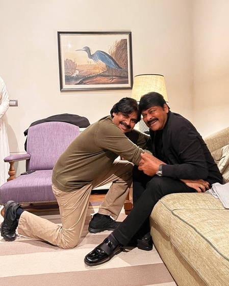 पवन कल्याण के जन्मदिन पर भाई चिरंजीवी ने दिखाया दुलार, कहा-बेटे की तरह करता हूं प्यार पवन कल्याण के जन्मदिन पर भाई चिरंजीवी ने दिखाया दुलार, कहा-बेटे की तरह करता हूं प्यार