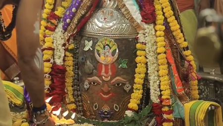 जन्माष्टमी के अवसर पर श्रीकृष्ण के स्वरूप में बाबा महाकाल का दिव्य शृंगार, बड़ी संख्या में श्रद्धालुओं ने किए दर्शन