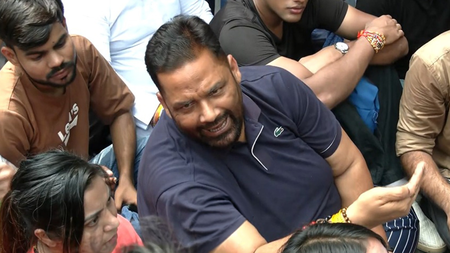 पार्लियामेंट स्ट्रीट थाने के बाहर सीजेपी का प्रदर्शन जारी, पप्पू यादव भी हुए शामिल