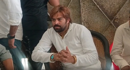 अंकित बालियान के बाद परिवार से मिले मासूम शर्मा, कहा- परिवार के साथ खड़ा हूं अंकित बालियान के बाद परिवार से मिले मासूम शर्मा, कहा- परिवार के साथ खड़ा हूं