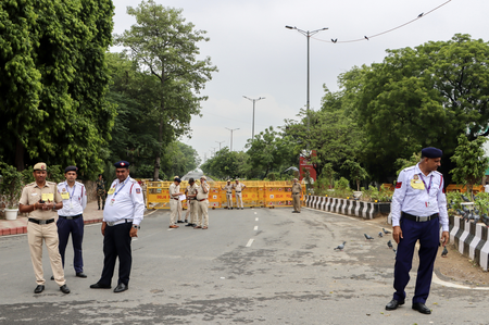 दिल्ली ट्रैफिक पुलिस ने कमर्शियल पैसेंजर गाड़ियों के खिलाफ लगातार सख्ती बढ़ाई