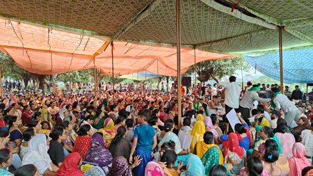 नोएडा के पर्थला गांव में किसानों की महापंचायत, डूब क्षेत्र में बिजली-पानी और स्थायी कनेक्शन की मांग तेज नोएडा के पर्थला गांव में किसानों की महापंचायत, डूब क्षेत्र में बिजली-पानी और स्थायी कनेक्शन की मांग तेज