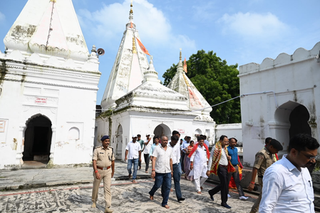 बिहार मोक्षस्थली गयाजी के पितृपक्ष मेले में श्रद्धालुओं की सुविधा को लेकर प्रशासन अलर्ट, डीएम ने वेदियों का किया निरीक्षण बिहार मोक्षस्थली गयाजी के पितृपक्ष मेले में श्रद्धालुओं की सुविधा को लेकर प्रशासन अलर्ट, डीएम ने वेदियों का किया निरीक्षण
