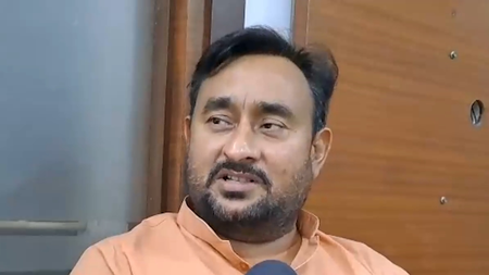 सपा पर भाजपा सांसद भोला सिंह का तंज, दलित समाज को आकर्षित करने के लिए बदला छात्र इकाई के ड्रेस का रंग