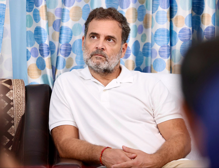 राहुल के जनता दरबार में उमड़ी भीड़, लोगों की सुनी समस्याएं, सपा कार्यकर्ताओं ने भी की मुलाकात राहुल के जनता दरबार में उमड़ी भीड़, लोगों की सुनी समस्याएं, सपा कार्यकर्ताओं ने भी की मुलाकात