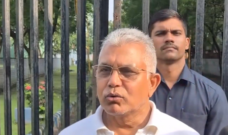 कांग्रेस ने बंगाल में जिंदा होने का सबूत देने के लिए दर्ज कराई धीरेंद्र शास्त्री पर एफआईआर दिलीप घोष कांग्रेस ने बंगाल में जिंदा होने का सबूत देने के लिए दर्ज कराई धीरेंद्र शास्त्री पर एफआईआर दिलीप घोष