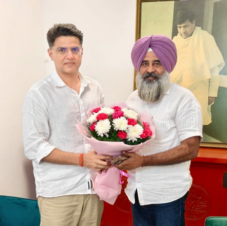 सचिन पायलट को पंजाब कांग्रेस की कमान मिलने पर परगट सिंह ने मुलाकात कर दी बधाई सचिन पायलट को पंजाब कांग्रेस की कमान मिलने पर परगट सिंह ने मुलाकात कर दी बधाई