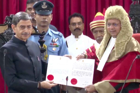 जस्टिस रवींद्र विट्ठलराव घुगे ने कलकत्ता हाई कोर्ट के 45वें मुख्य न्यायाधीश के तौर पर शपथ ली जस्टिस रवींद्र विट्ठलराव घुगे ने कलकत्ता हाई कोर्ट के 45वें मुख्य न्यायाधीश के तौर पर शपथ ली