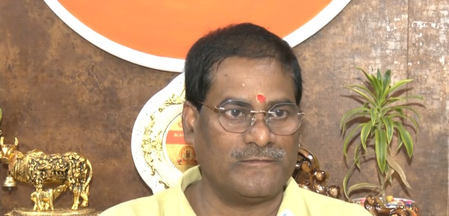 बागेश्वर बाबा के खिलाफ कांग्रेस की शिकायत पर सियासी घमासान, भाजपा ने किया पलटवार बागेश्वर बाबा के खिलाफ कांग्रेस की शिकायत पर सियासी घमासान, भाजपा ने किया पलटवार